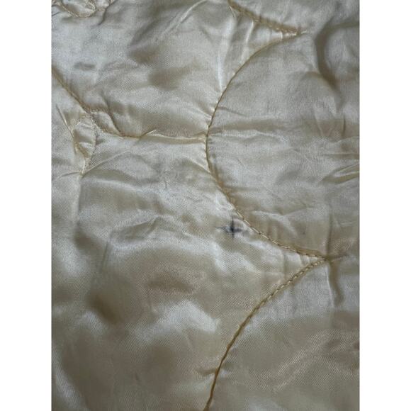 Vtg Satin Pink Yellow Scalloped Baby Blanket Embossed Detailing - Picture 9 of 10